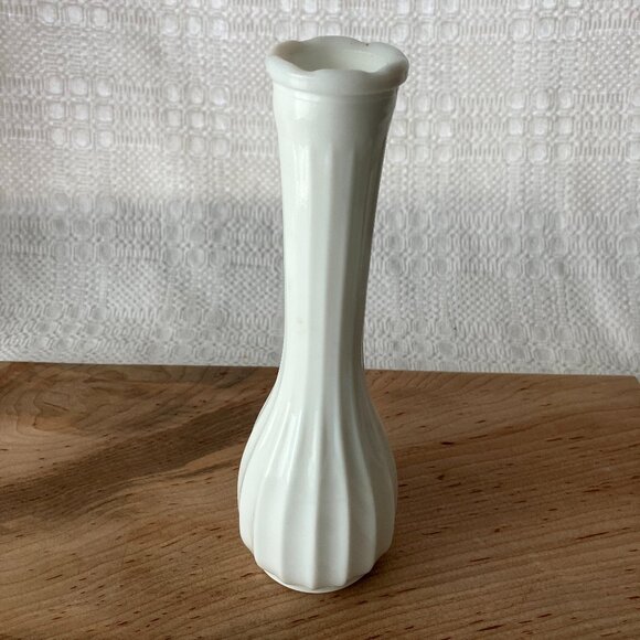 Vintage CLG Co. Milk Glass Bud Vase - Picture 1 of 5